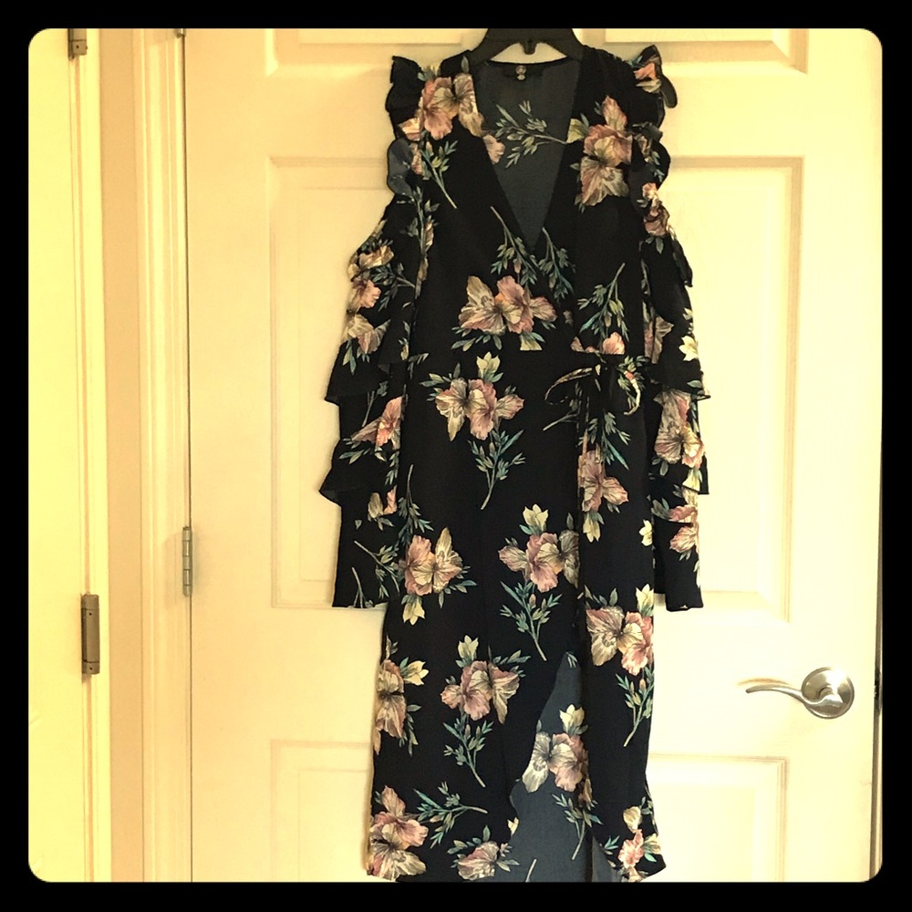 👗MISSGUIDED Cold-Shoulder Dress 👗